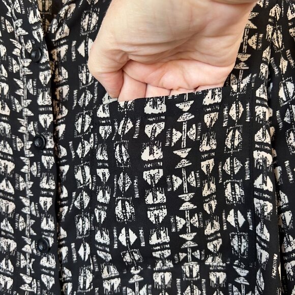 Forever 21 Dress Shirt Womens Size Medium Ivory and Black Geometric Button Down - Picture 6 of 12